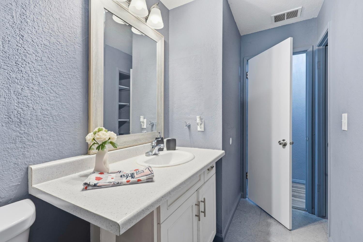 1809 Taos Ct, Modesto, CA 95351