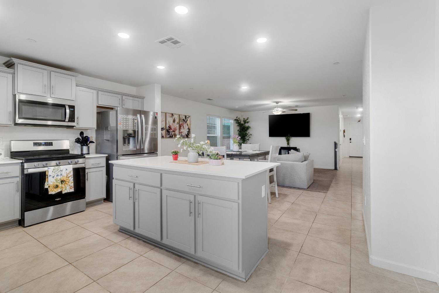 687 Jessie Dr, Merced, CA 95348