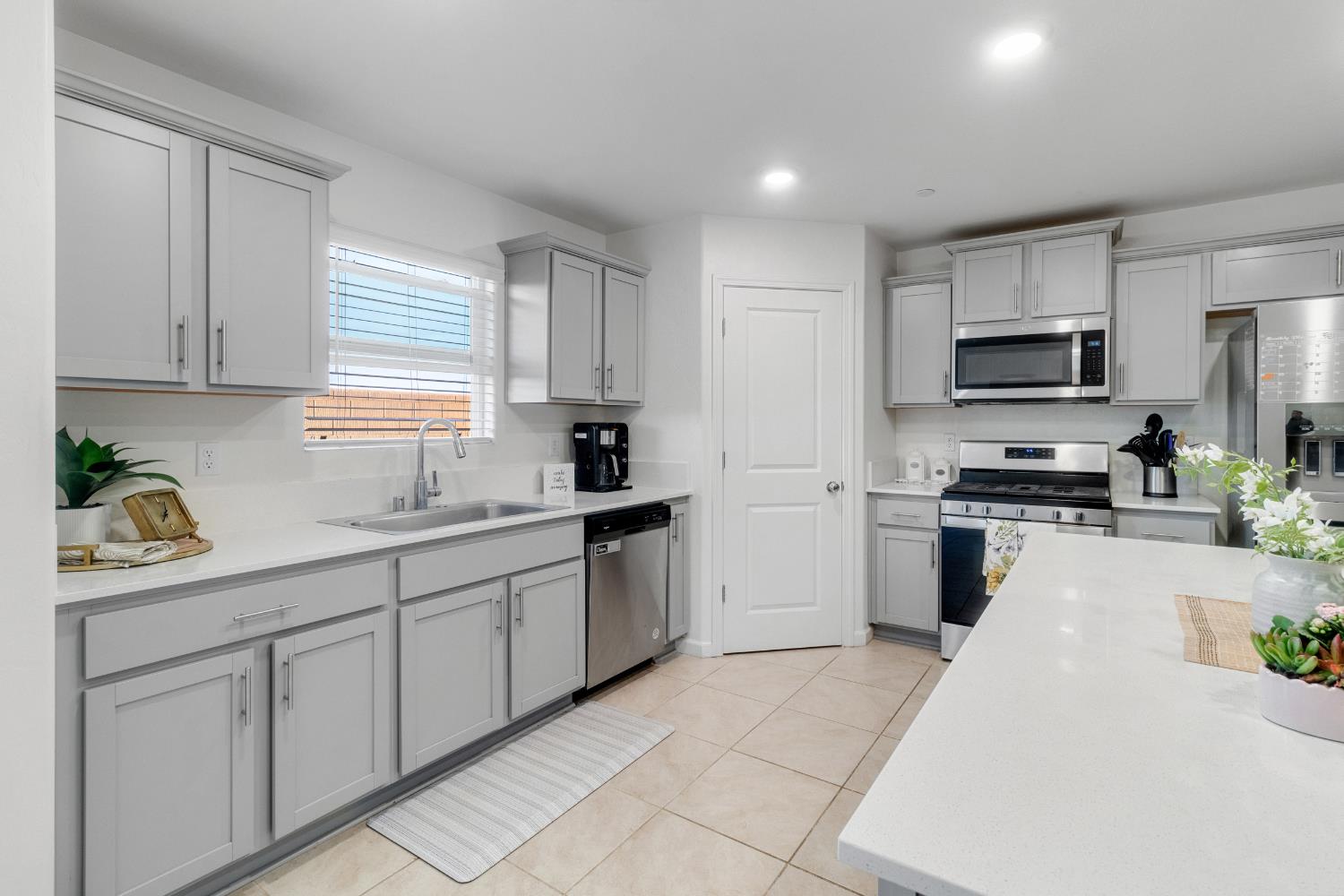 687 Jessie Dr, Merced, CA 95348