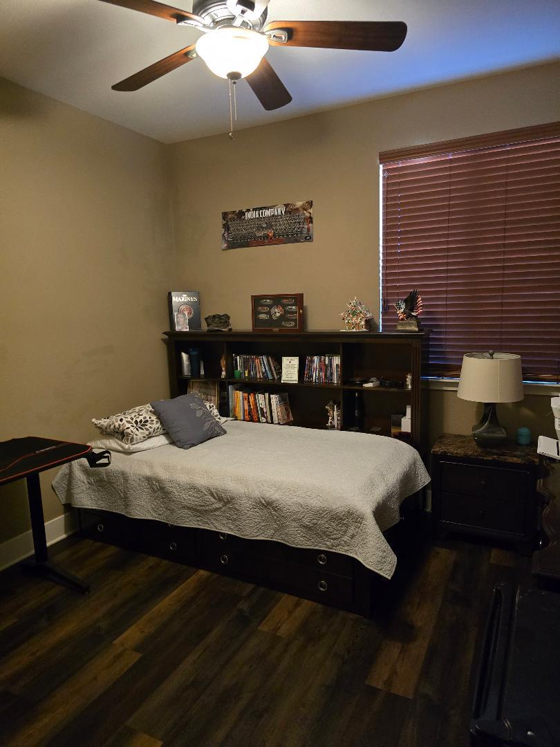 1613 Dolomite Ct, Los Banos, CA 93635