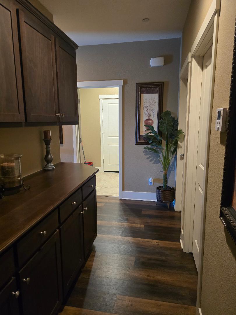 1613 Dolomite Ct, Los Banos, CA 93635