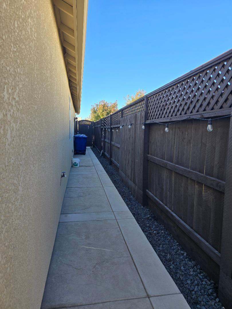 1613 Dolomite Ct, Los Banos, CA 93635