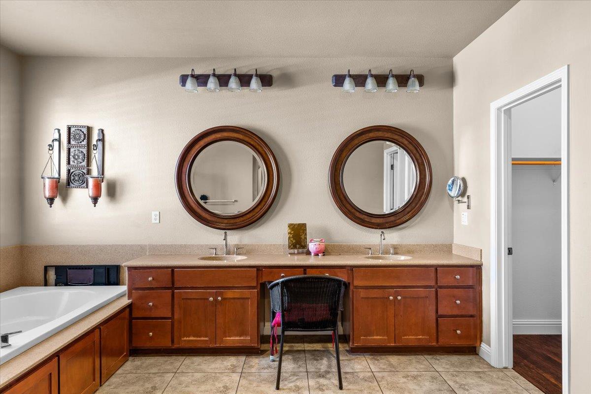 4020 Calistoga, Modesto, CA 95356