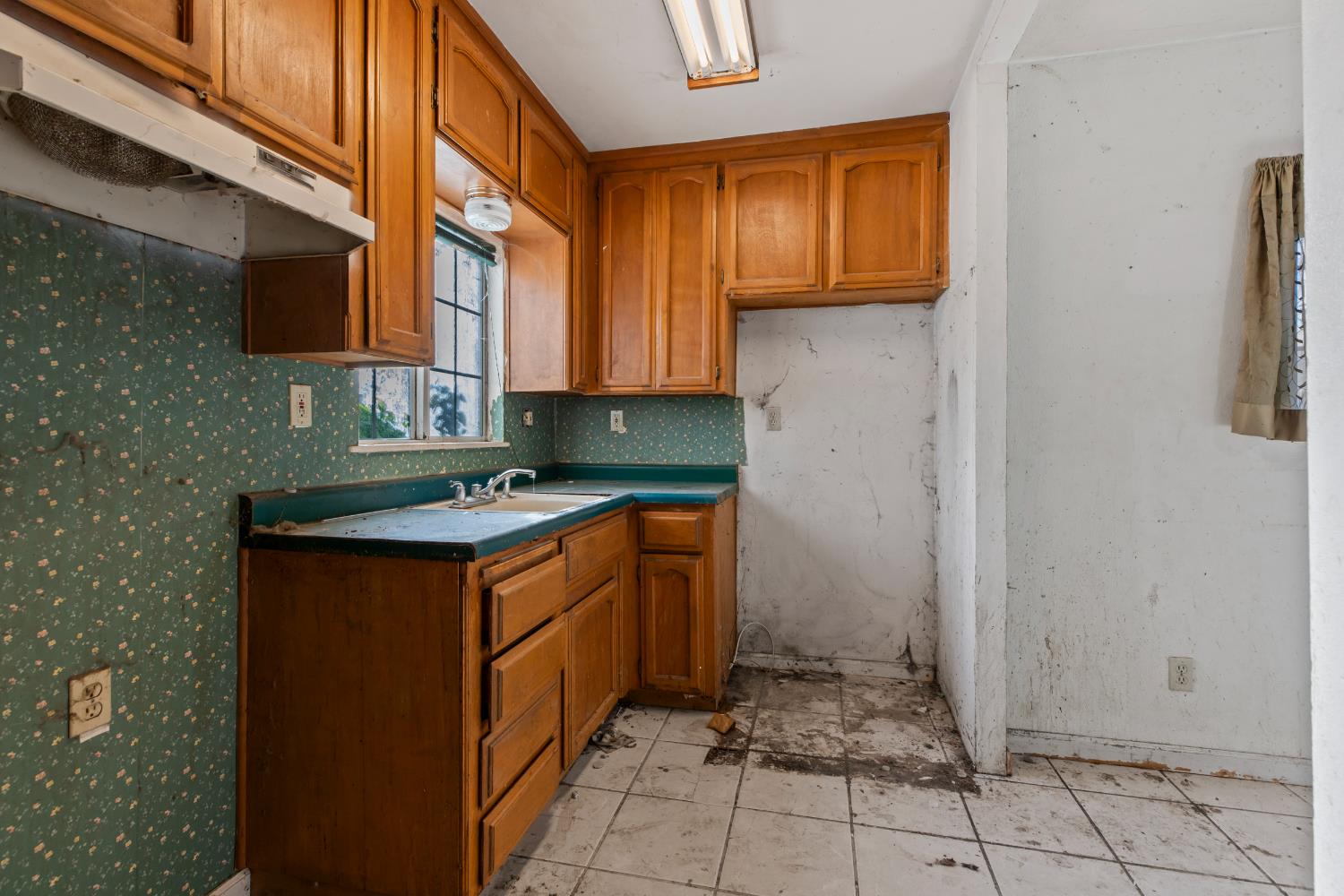 1416 Victoria Dr, Modesto, CA 95351