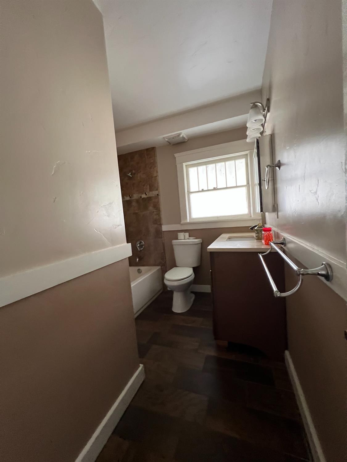 227 Walden St, Modesto, CA 95354