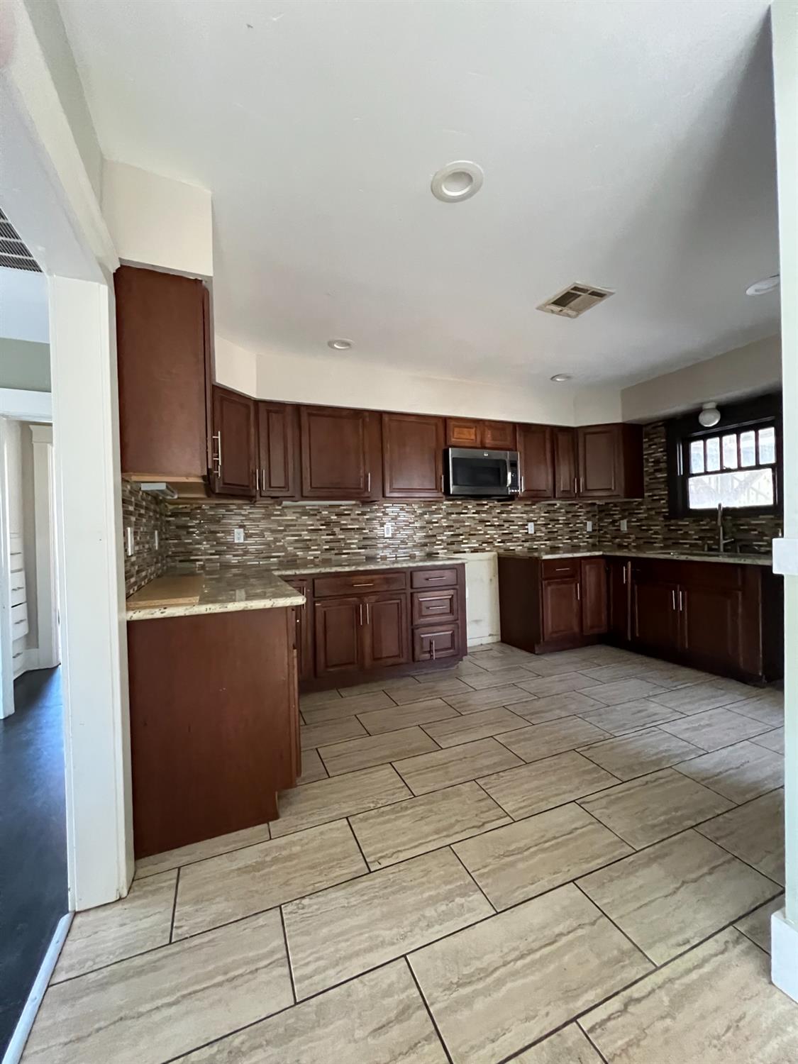 227 Walden St, Modesto, CA 95354