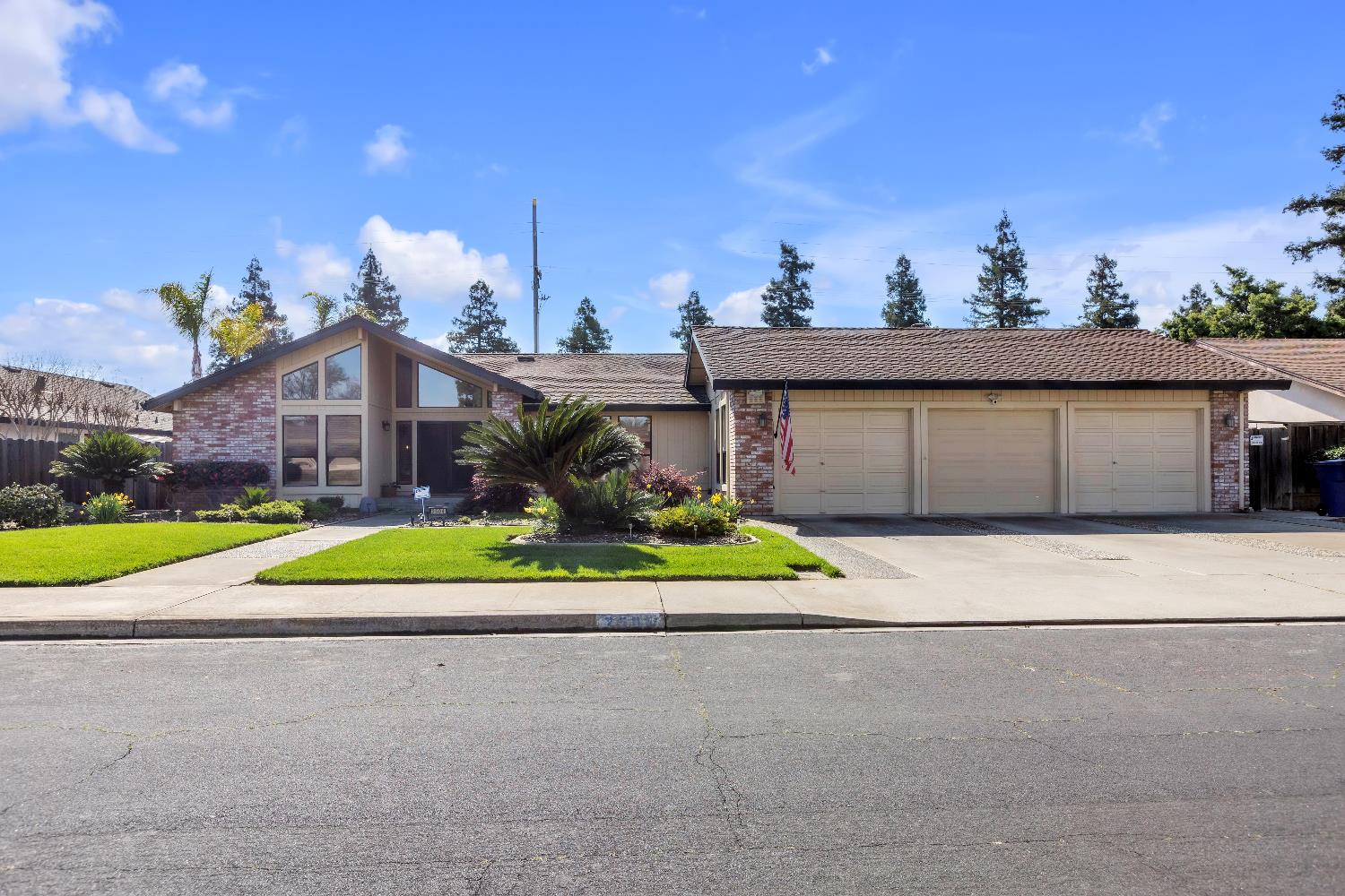 2504 Bridle Path Ln, Modesto, CA 95356