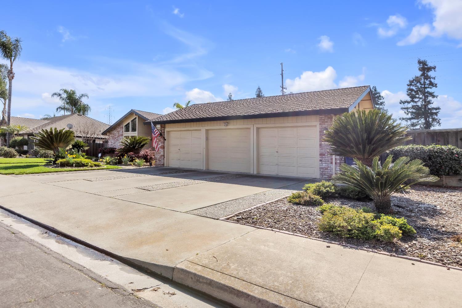 2504 Bridle Path Ln, Modesto, CA 95356
