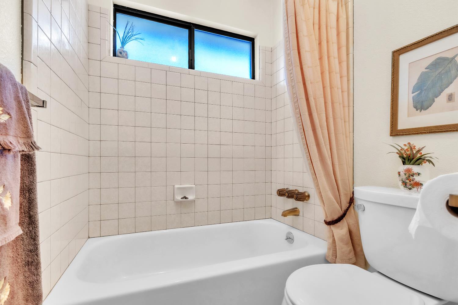 2504 Bridle Path Ln, Modesto, CA 95356