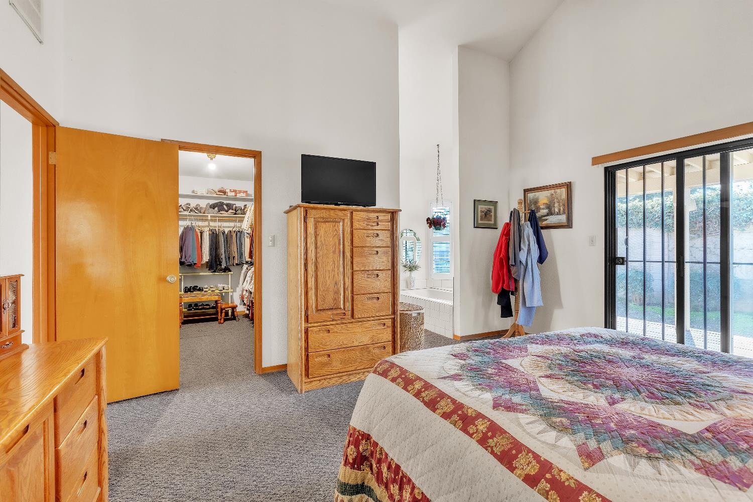 2504 Bridle Path Ln, Modesto, CA 95356