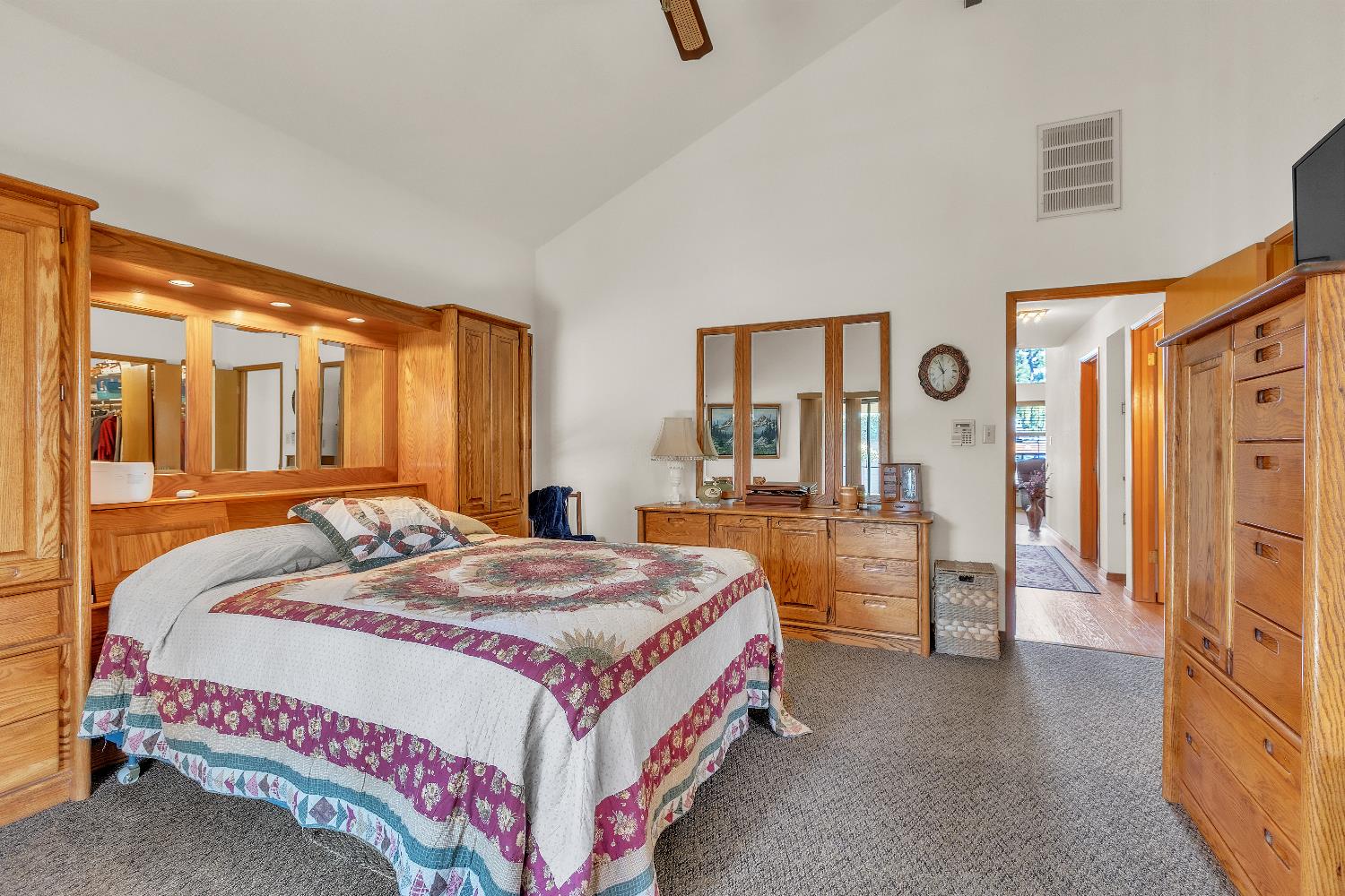 2504 Bridle Path Ln, Modesto, CA 95356