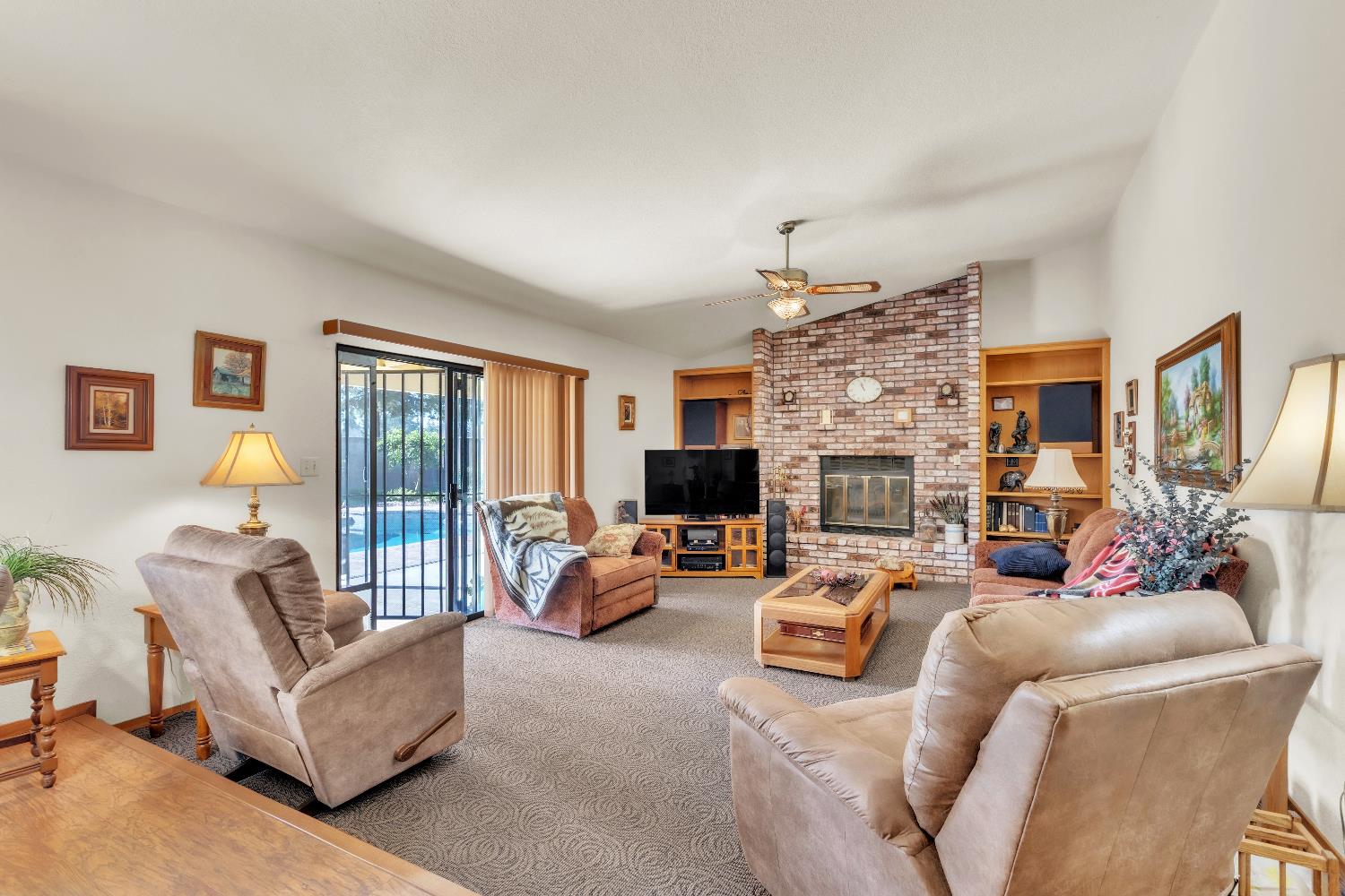 2504 Bridle Path Ln, Modesto, CA 95356