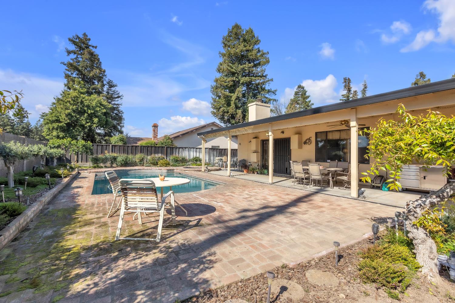 2504 Bridle Path Ln, Modesto, CA 95356