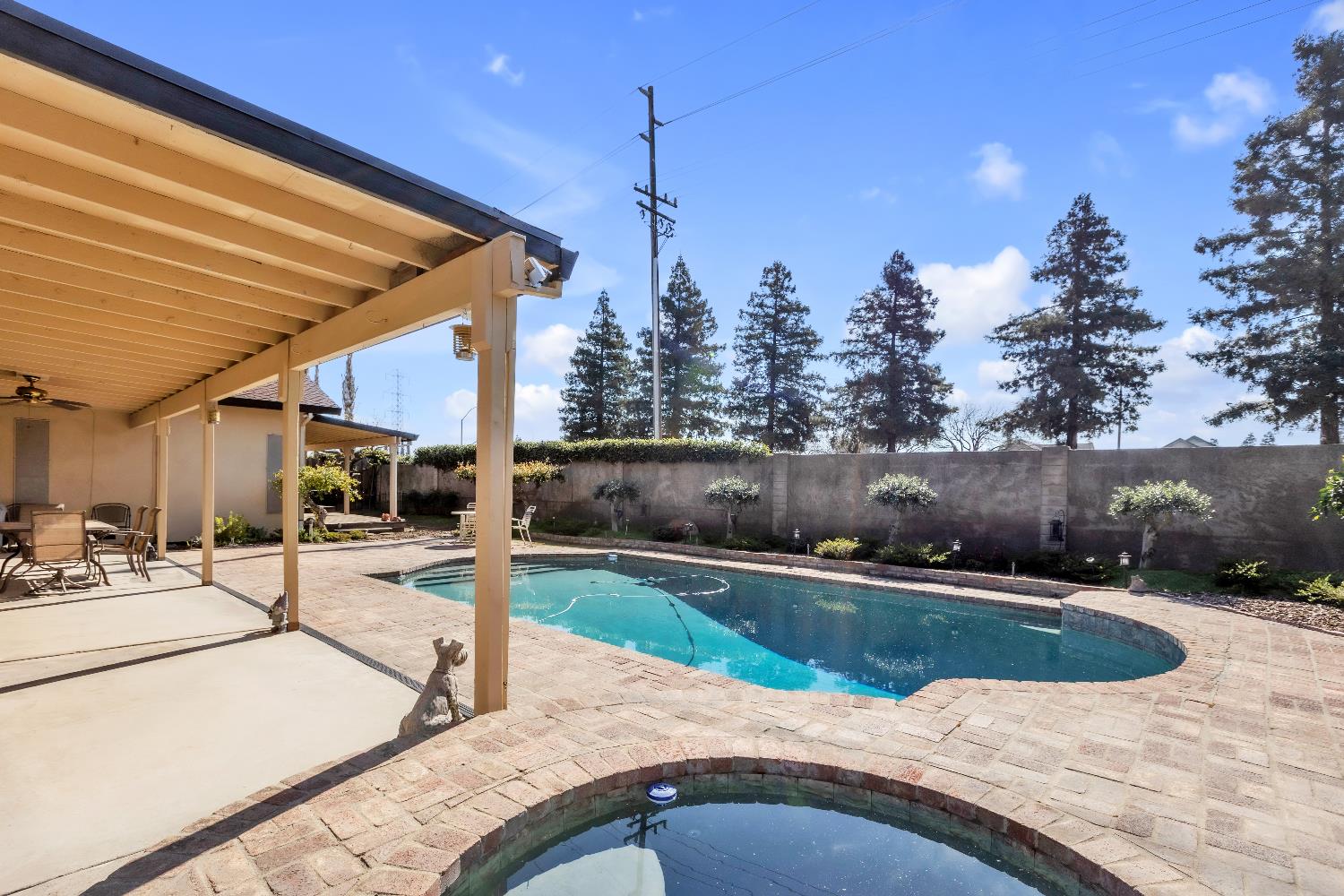 2504 Bridle Path Ln, Modesto, CA 95356