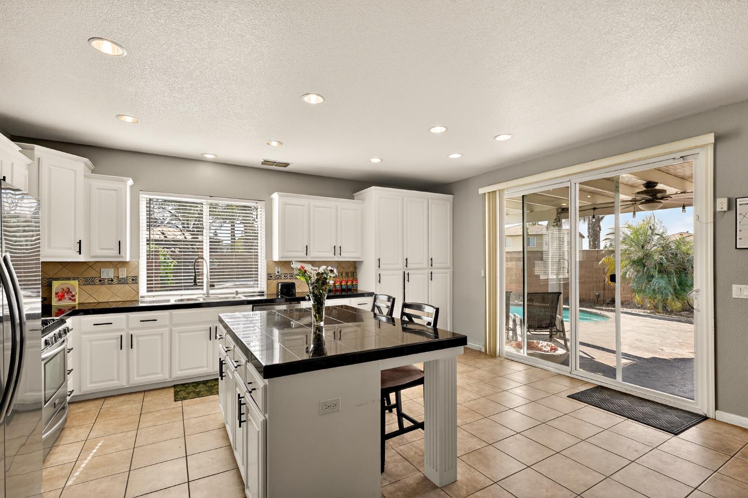 11437 Mirage Dr, Chowchilla, CA 93610