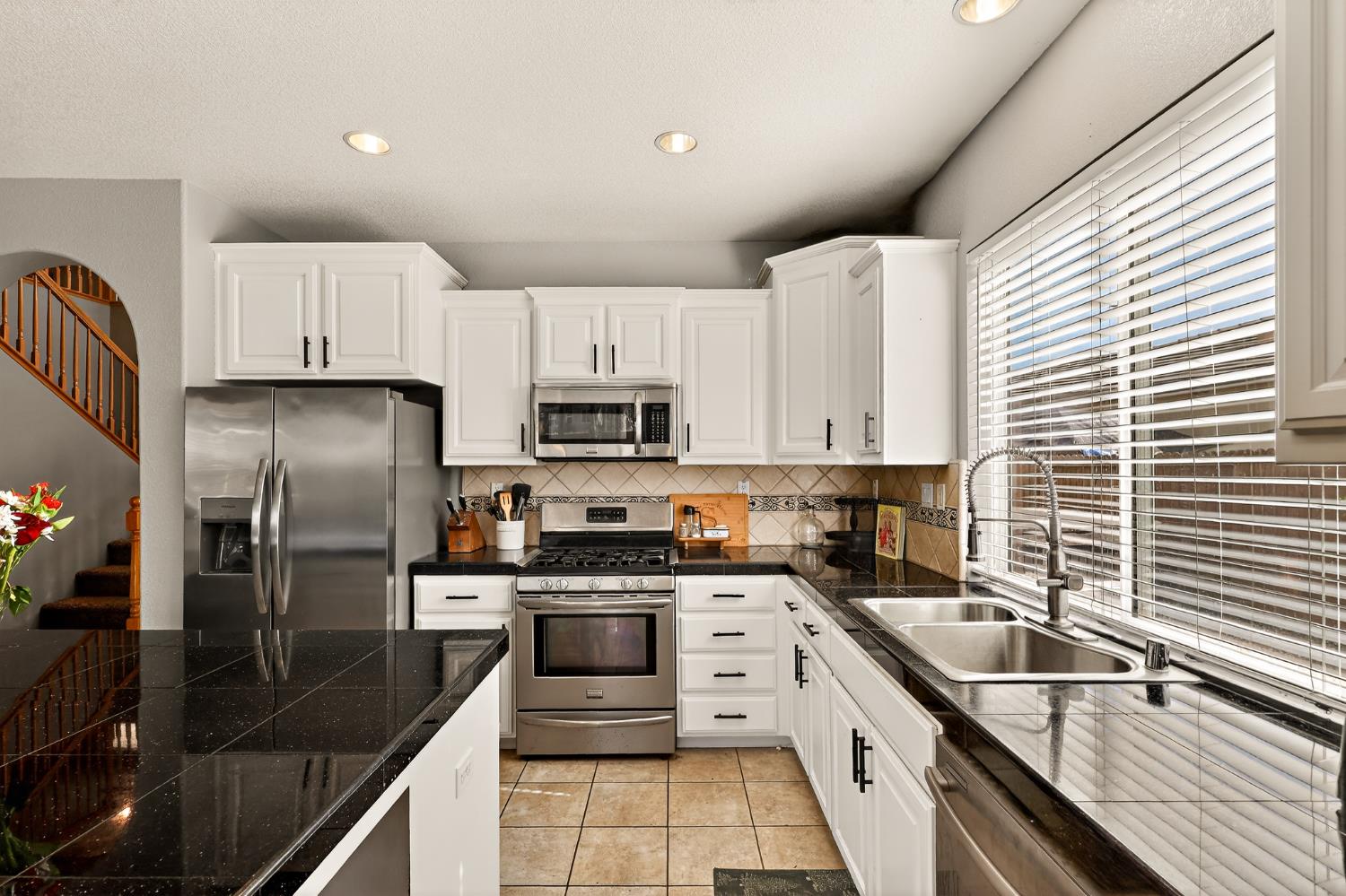 11437 Mirage Dr, Chowchilla, CA 93610