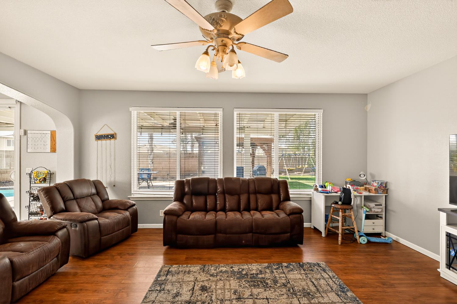 11437 Mirage Dr, Chowchilla, CA 93610