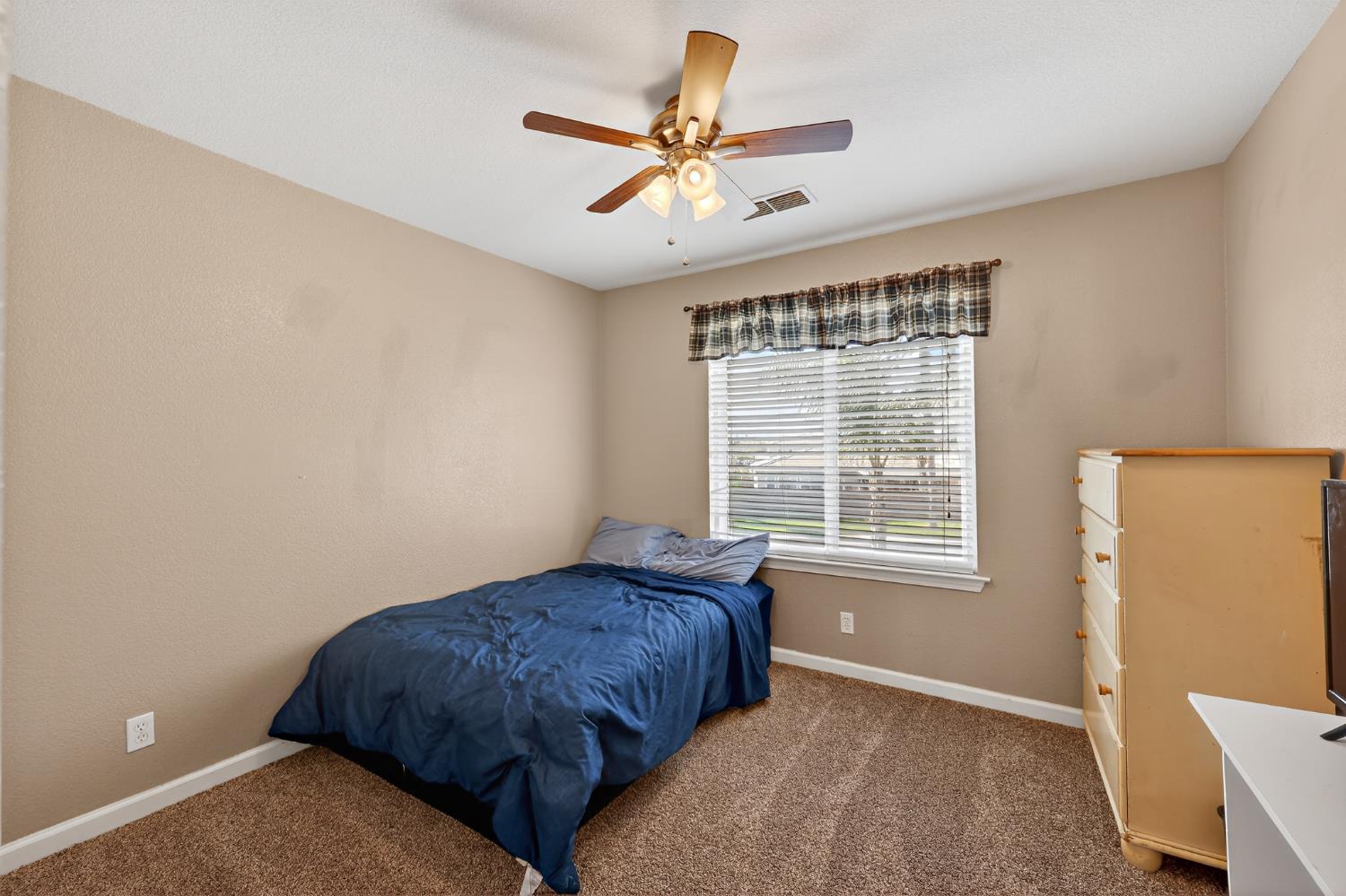 11437 Mirage Dr, Chowchilla, CA 93610