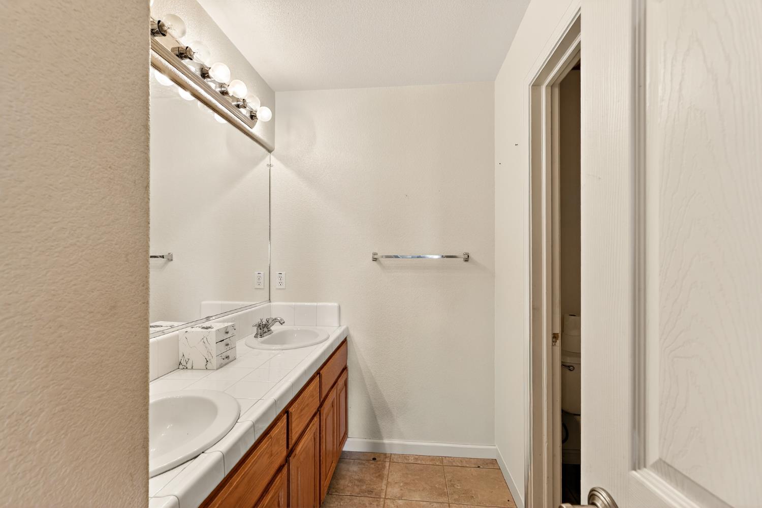 11437 Mirage Dr, Chowchilla, CA 93610