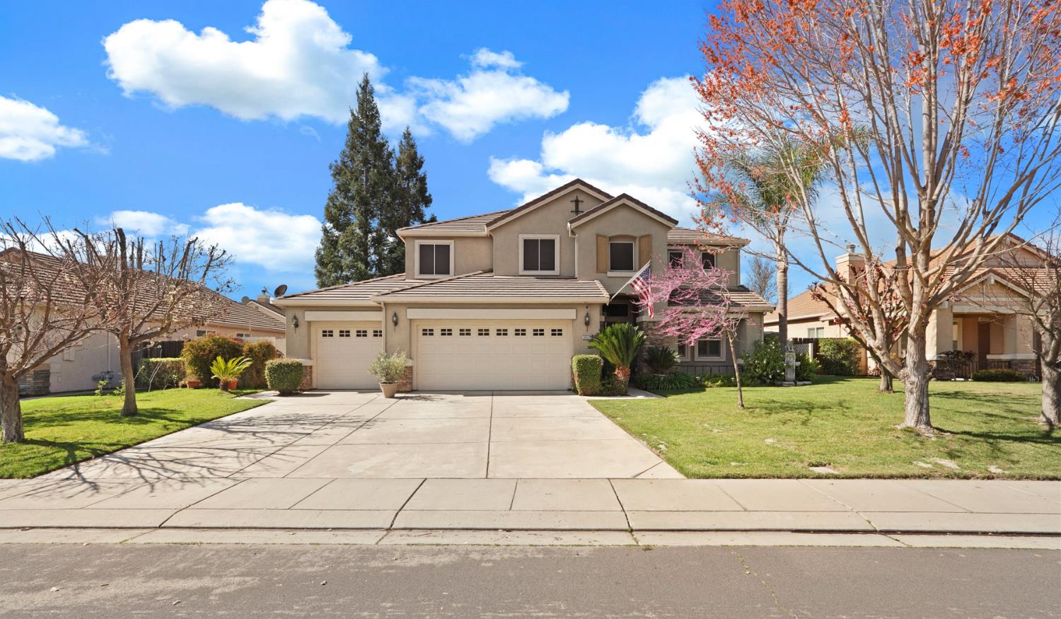 2043 Derrick Ave, Manteca, CA 95337