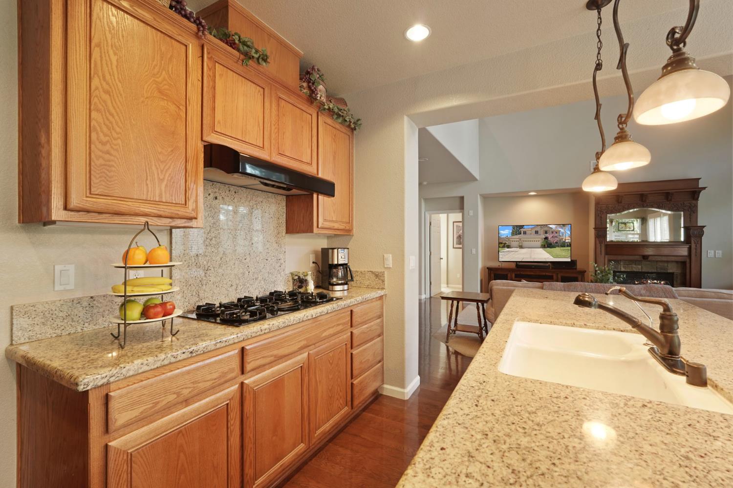 2043 Derrick Ave, Manteca, CA 95337