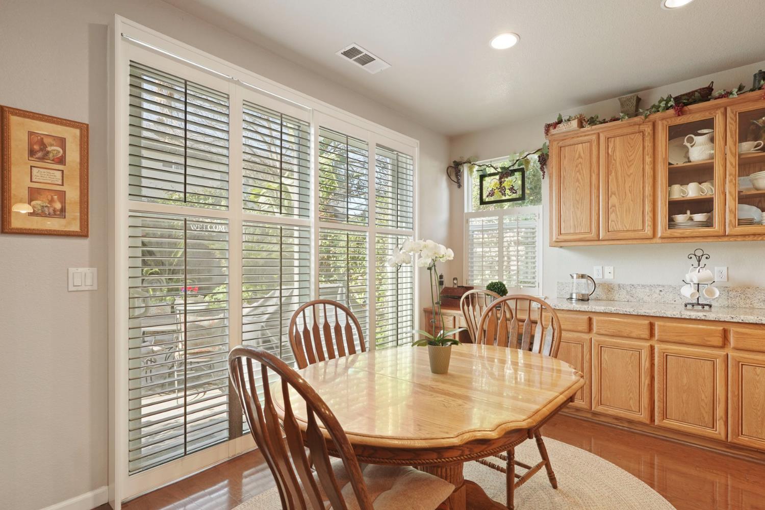 2043 Derrick Ave, Manteca, CA 95337