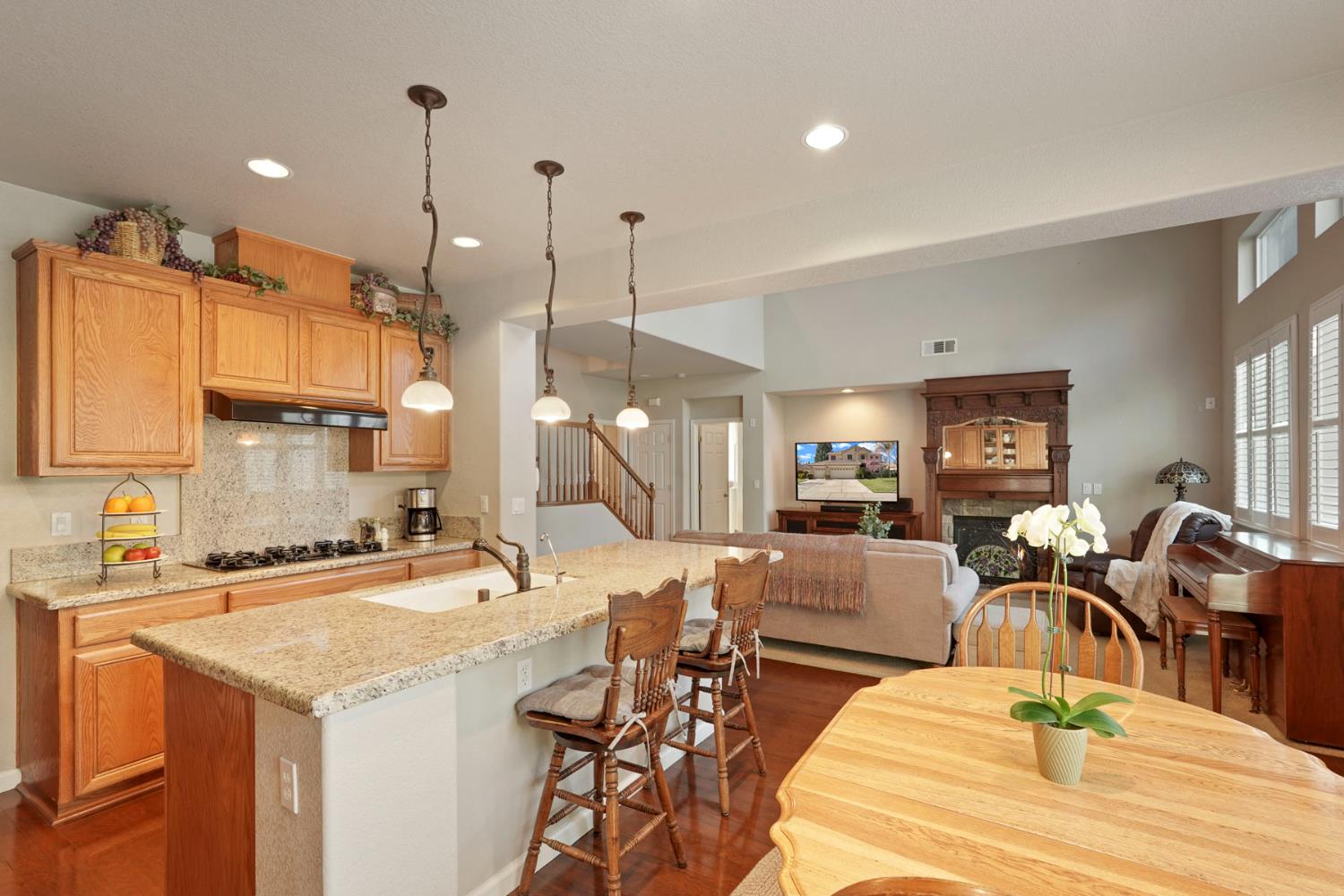 2043 Derrick Ave, Manteca, CA 95337