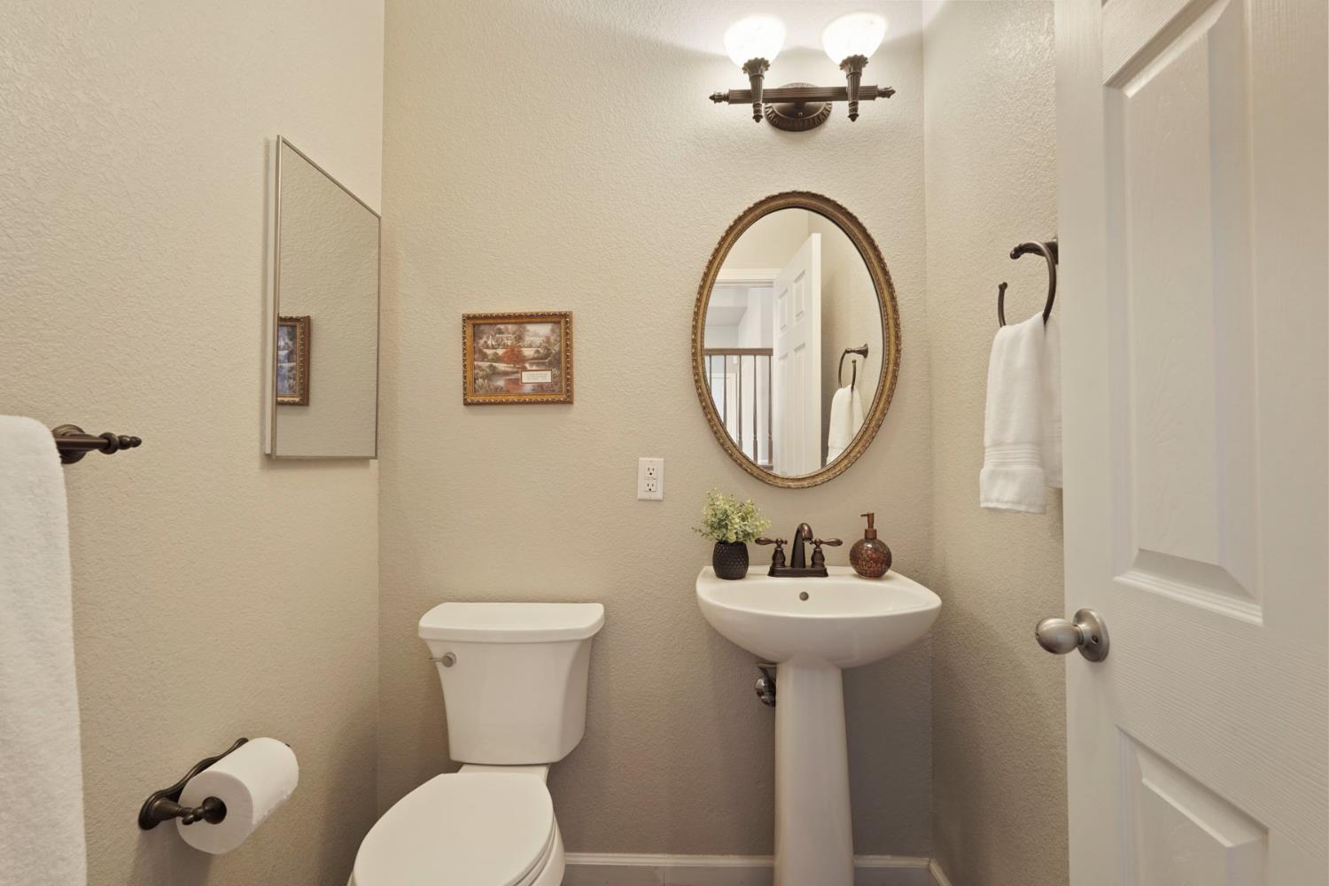 2043 Derrick Ave, Manteca, CA 95337