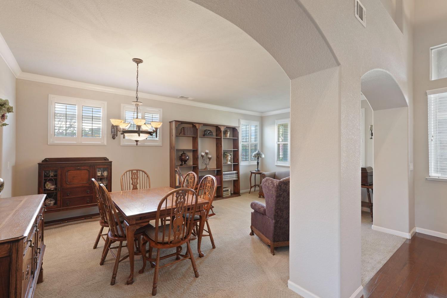 2043 Derrick Ave, Manteca, CA 95337