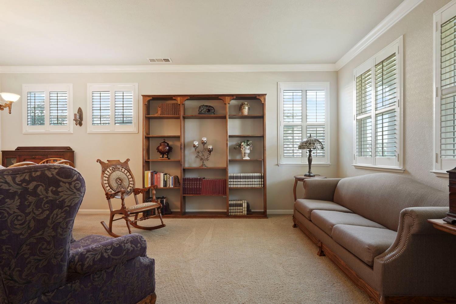 2043 Derrick Ave, Manteca, CA 95337