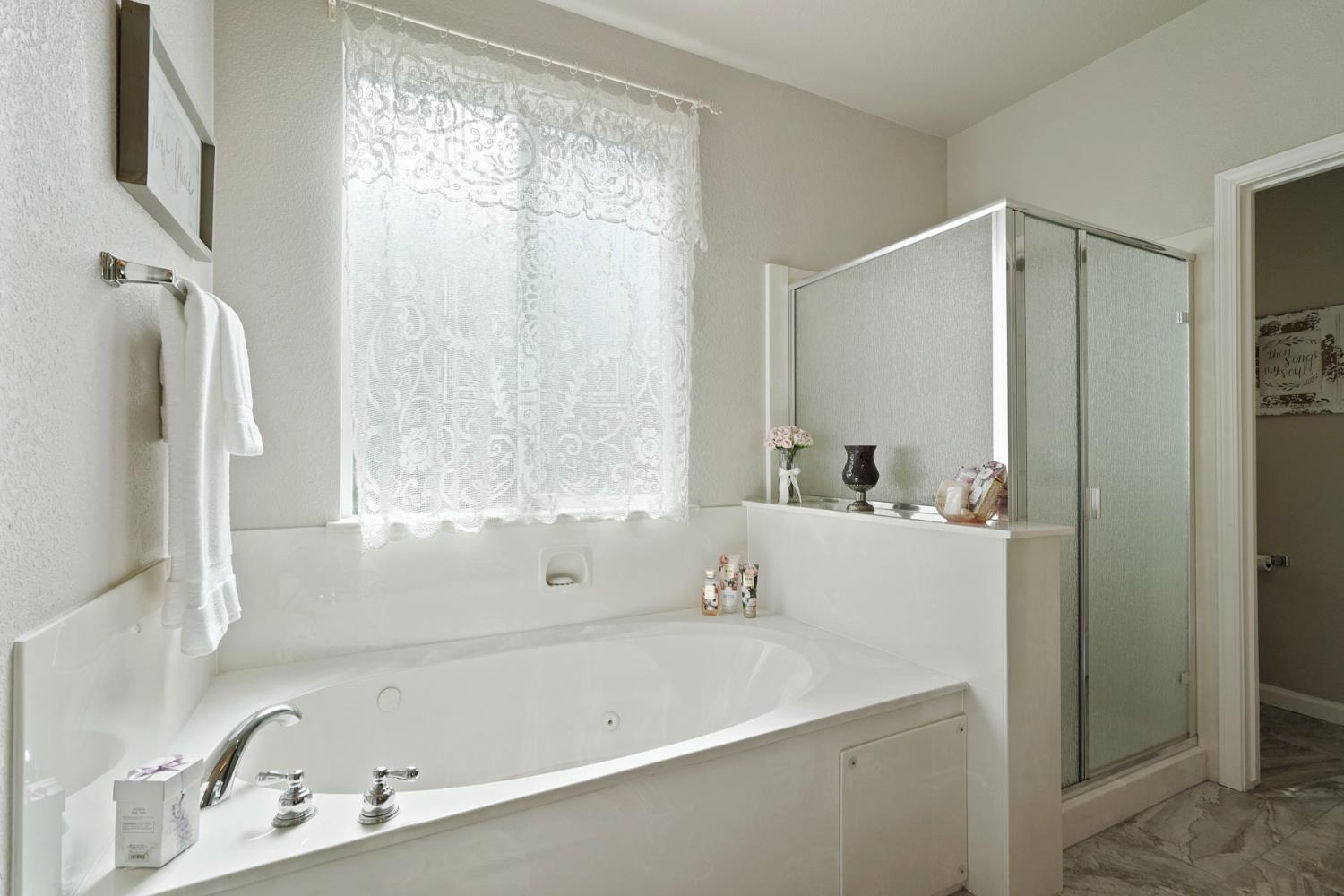 2043 Derrick Ave, Manteca, CA 95337