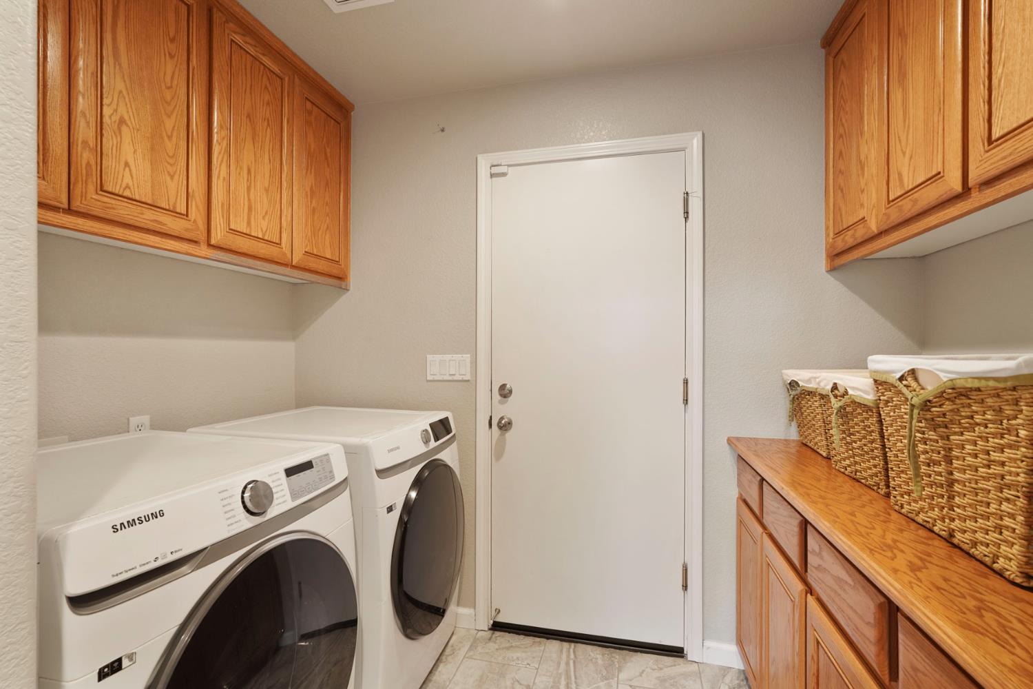 2043 Derrick Ave, Manteca, CA 95337