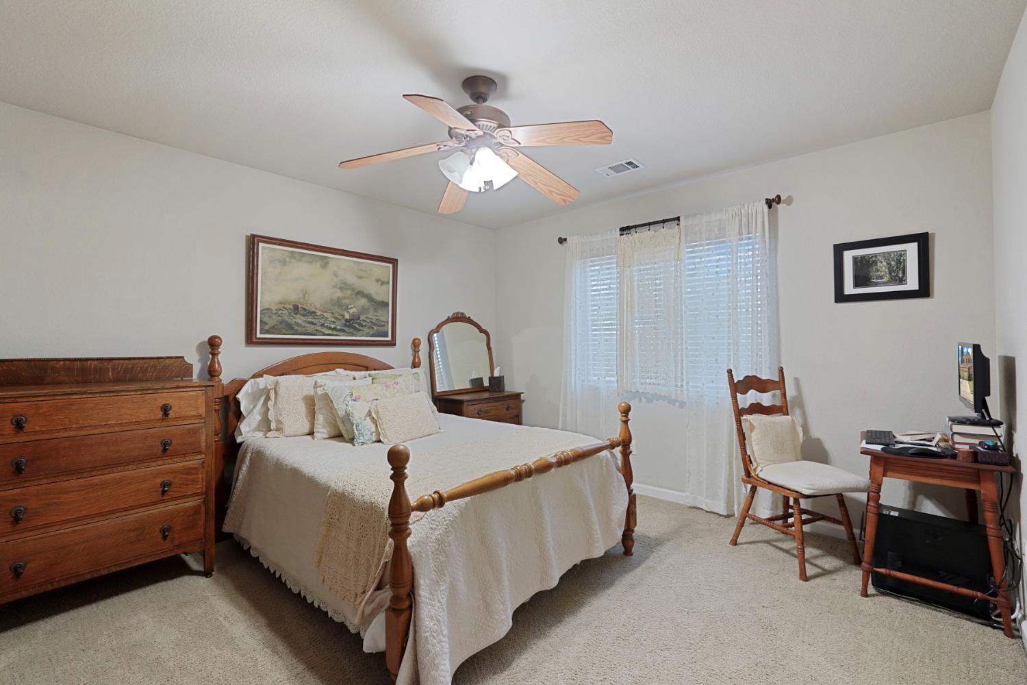 2043 Derrick Ave, Manteca, CA 95337