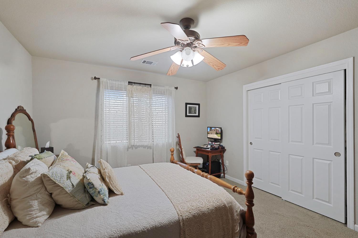 2043 Derrick Ave, Manteca, CA 95337