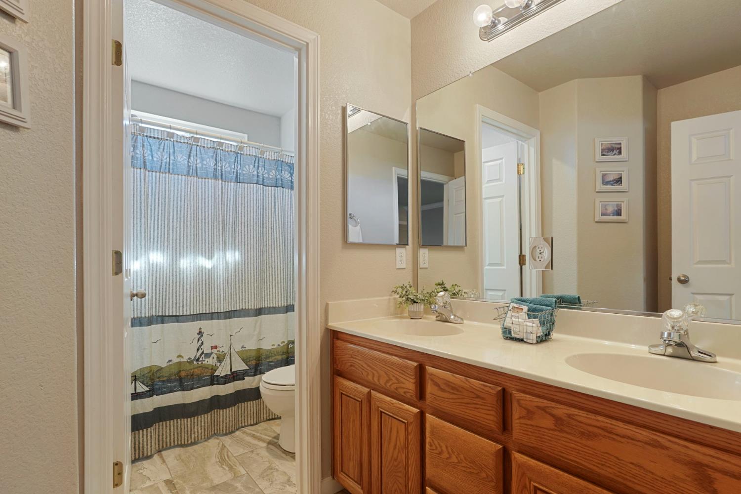 2043 Derrick Ave, Manteca, CA 95337