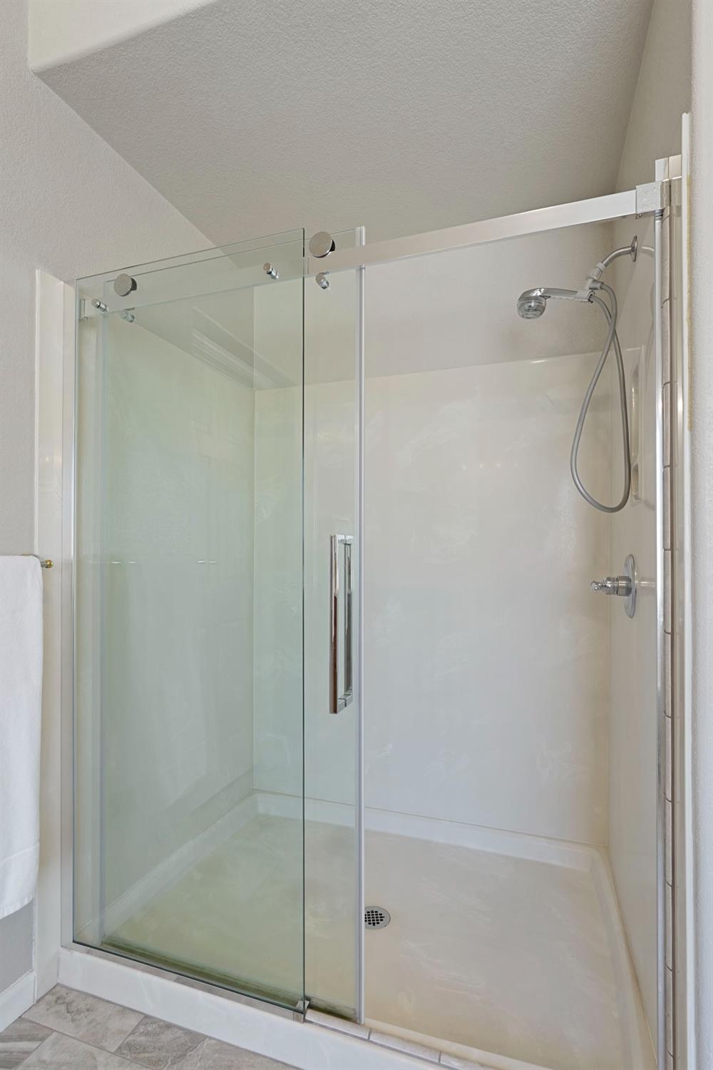 2043 Derrick Ave, Manteca, CA 95337