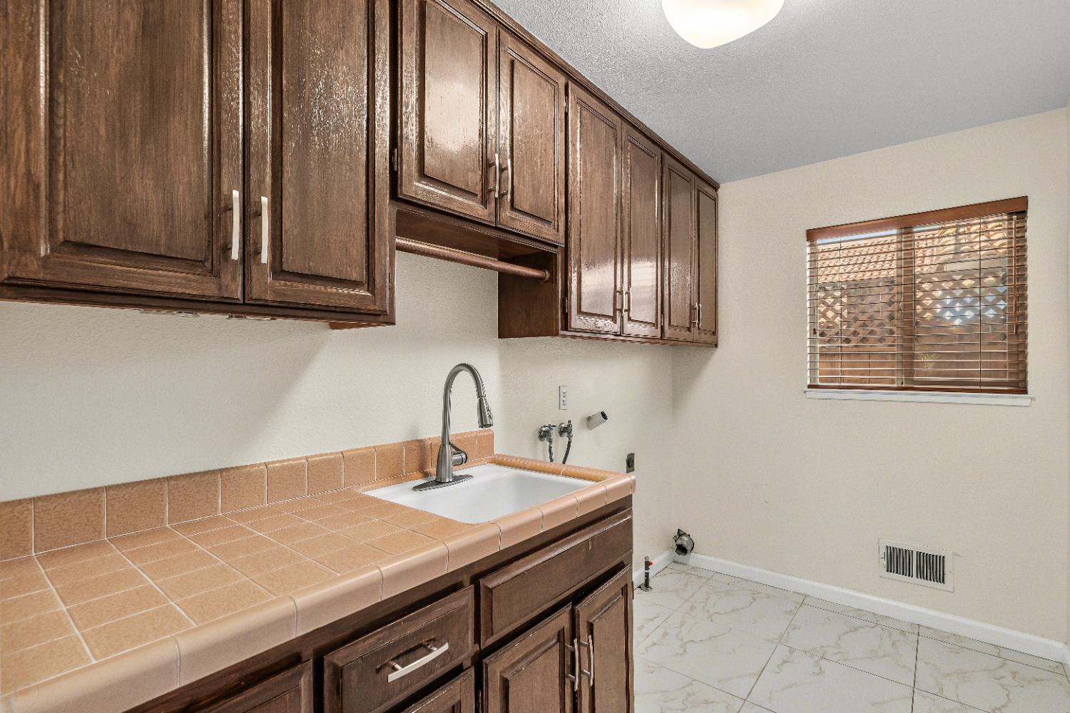 3809 Marigold Ln, Modesto, CA 95356