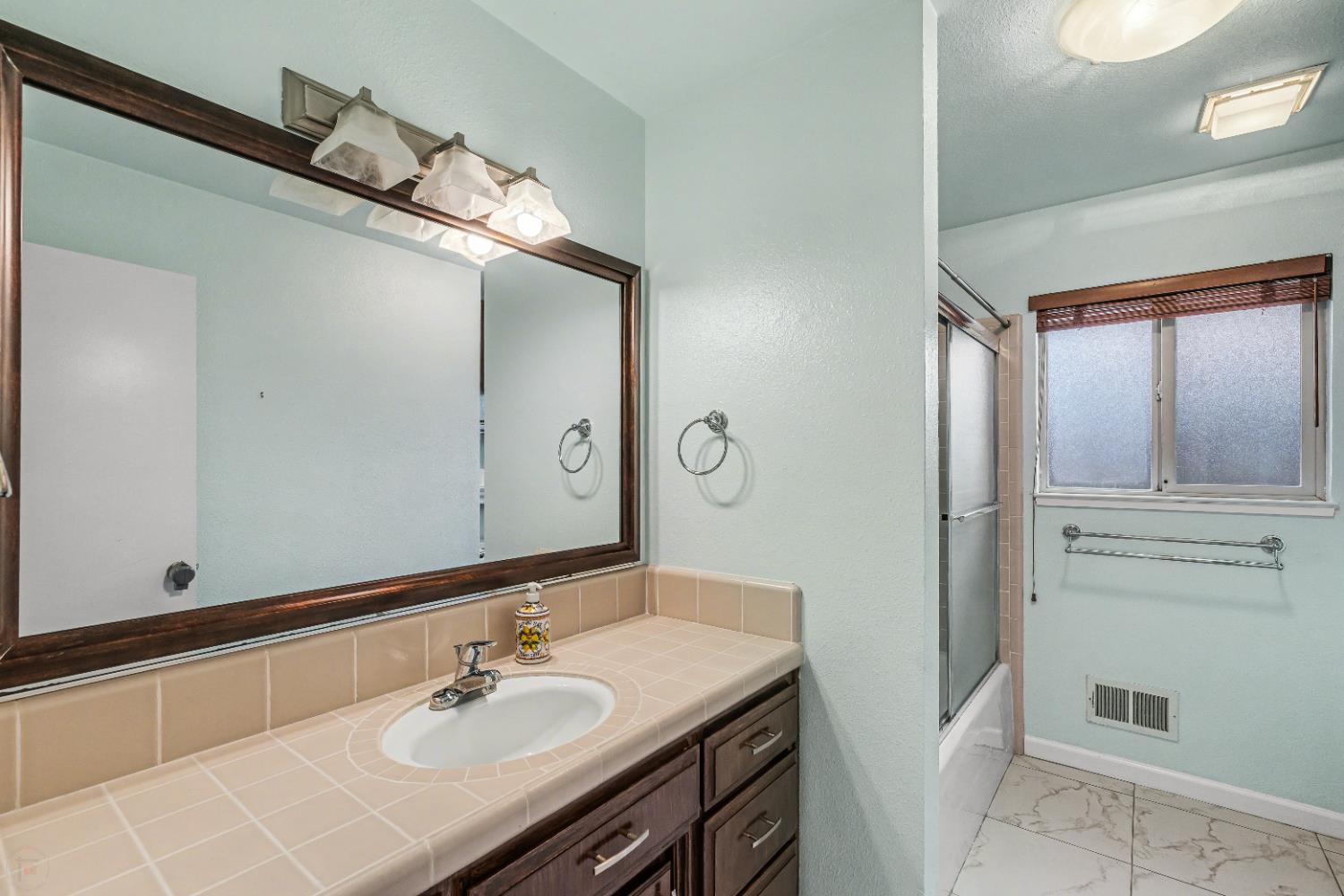 3809 Marigold Ln, Modesto, CA 95356