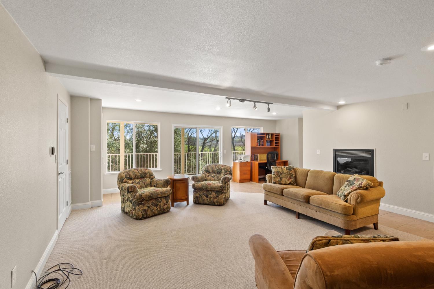 12030 Rodden Rd, Oakdale, CA 95361