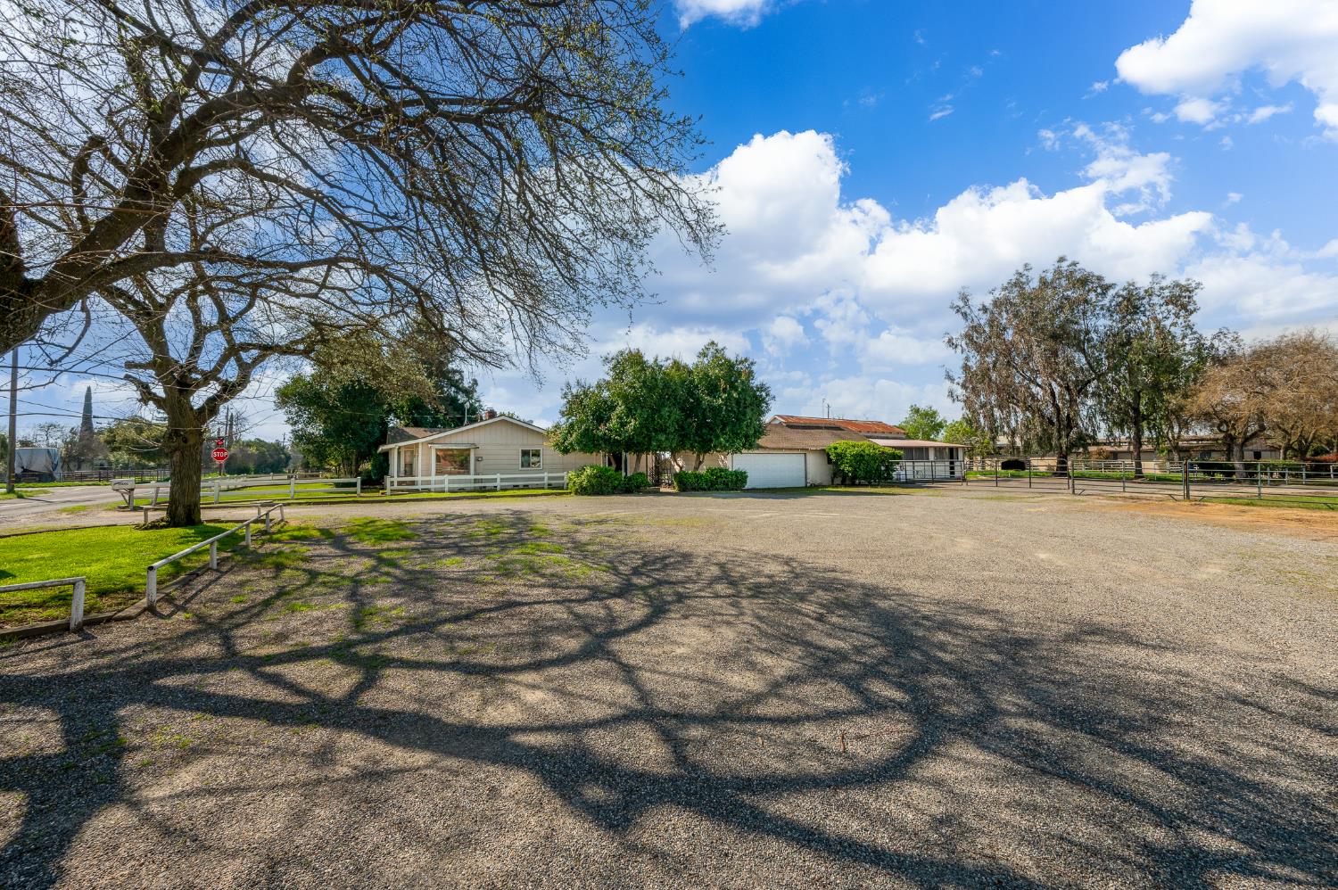 11501 Pioneer Ave, Oakdale, CA 95361