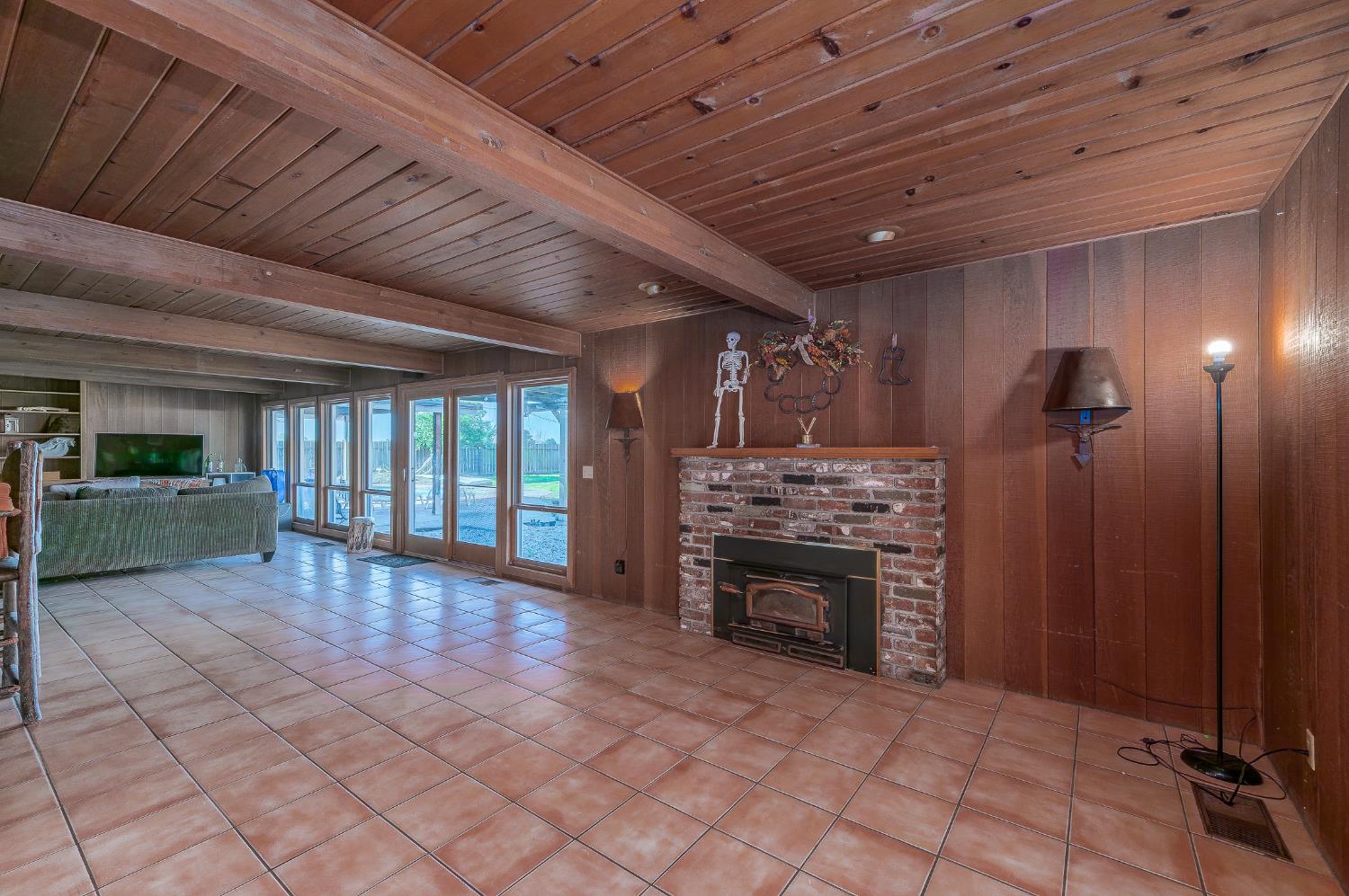 11501 Pioneer Ave, Oakdale, CA 95361