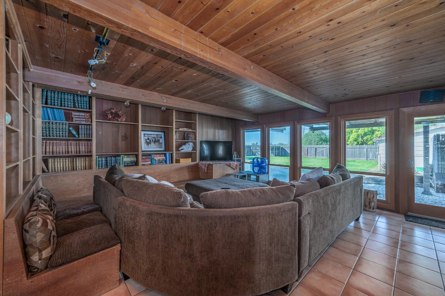 11501 Pioneer Ave, Oakdale, CA 95361