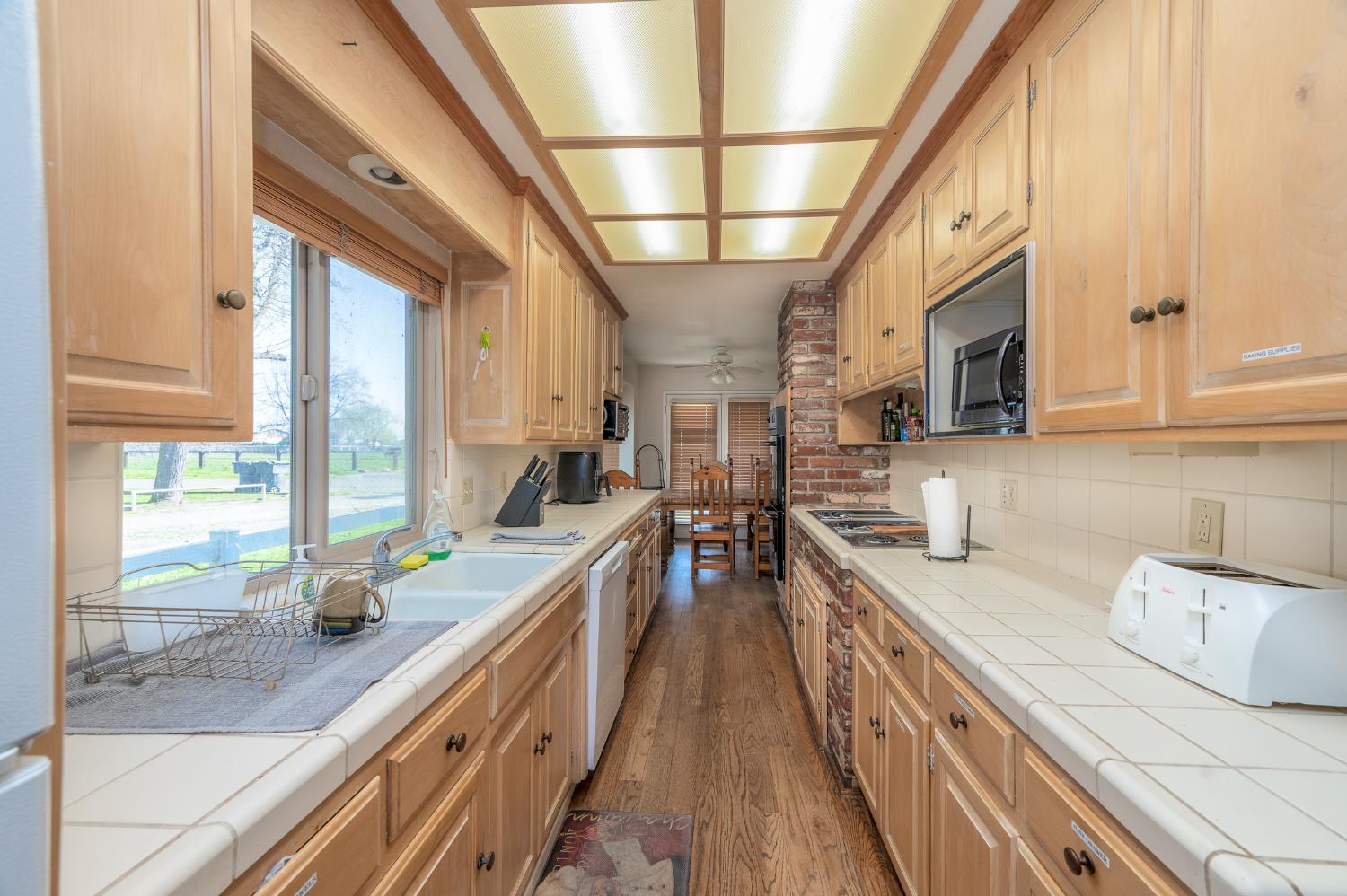 11501 Pioneer Ave, Oakdale, CA 95361