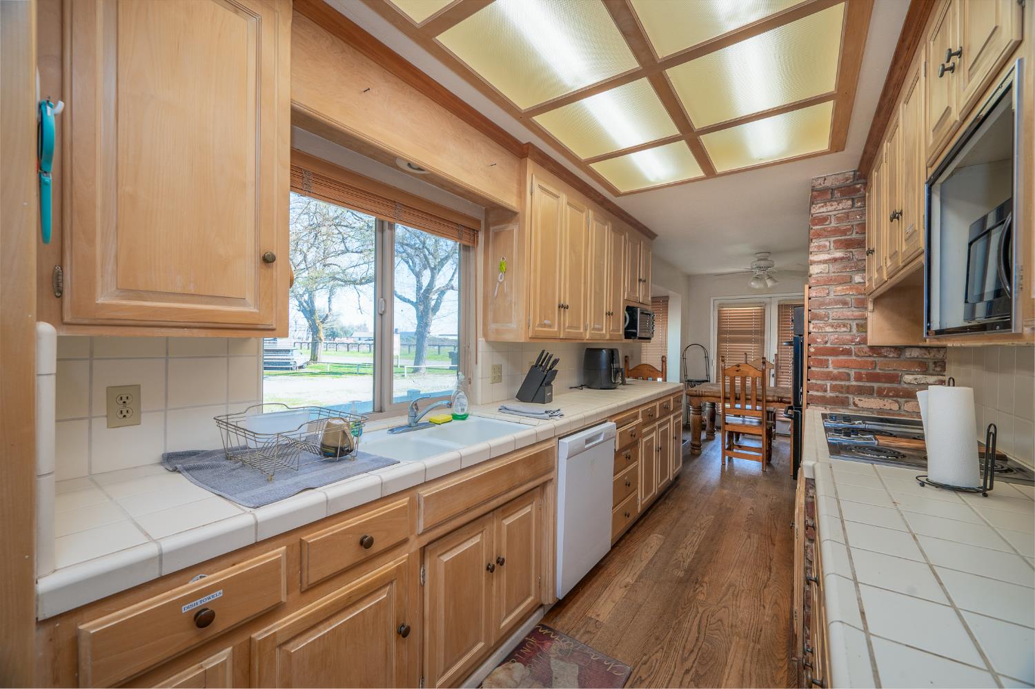 11501 Pioneer Ave, Oakdale, CA 95361