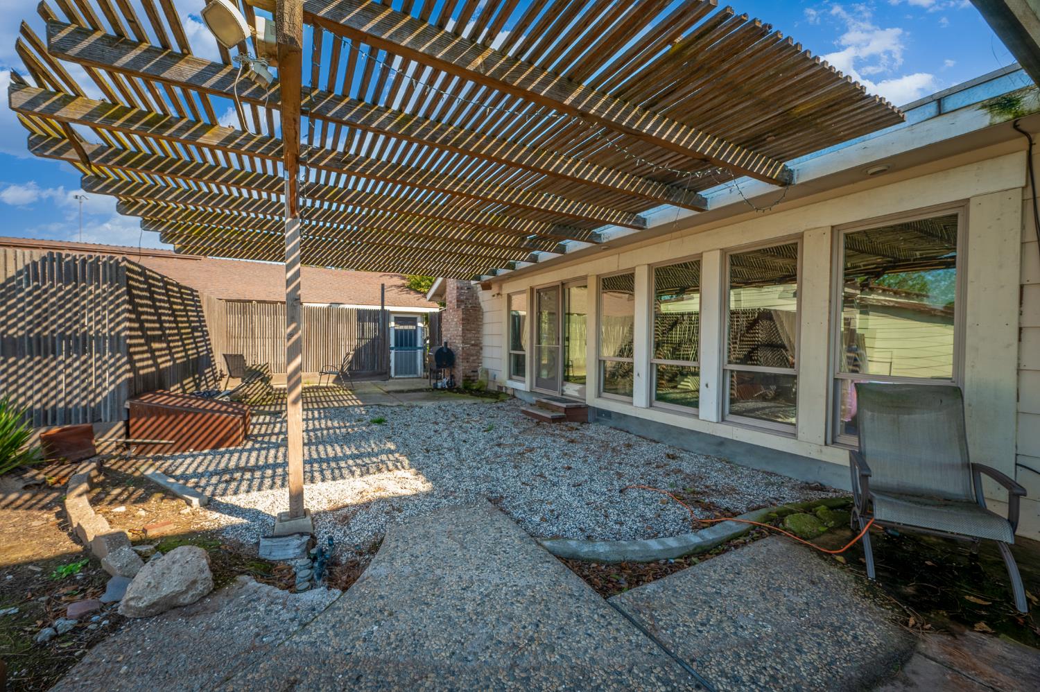 11501 Pioneer Ave, Oakdale, CA 95361