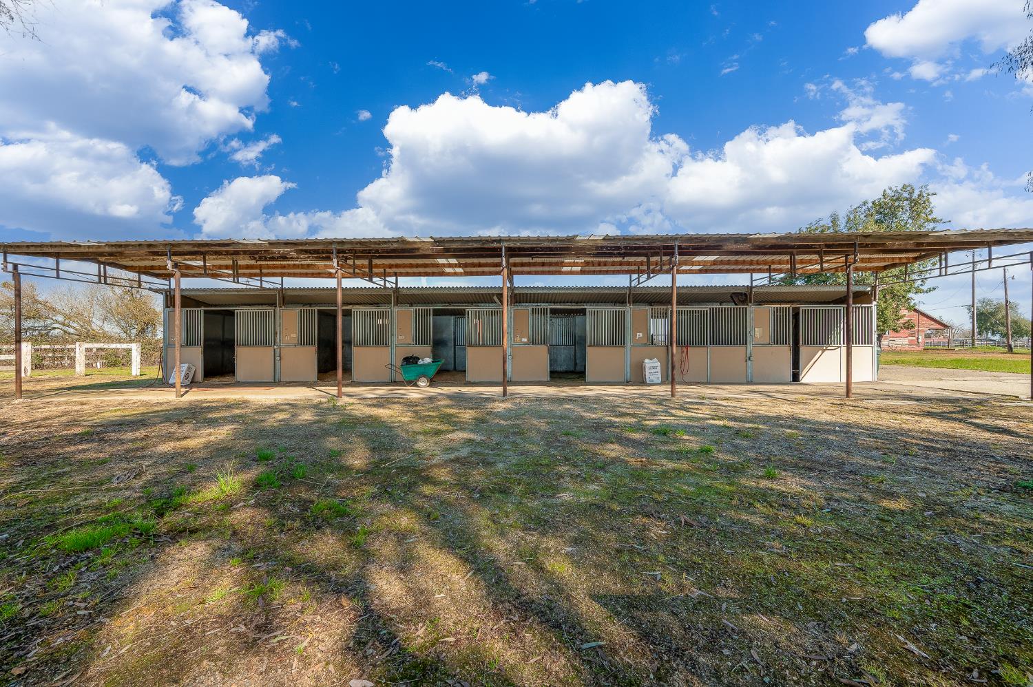 11501 Pioneer Ave, Oakdale, CA 95361