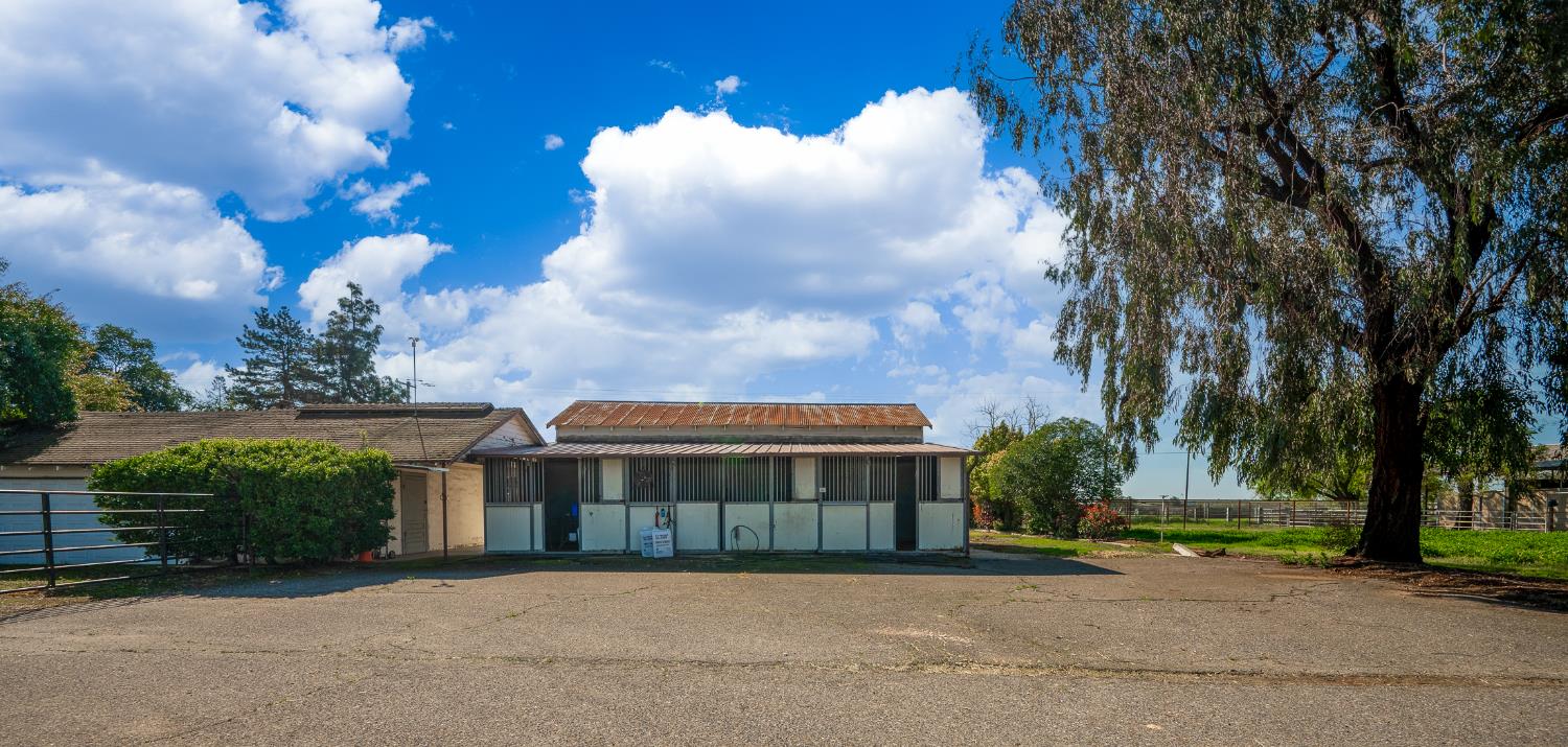 11501 Pioneer Ave, Oakdale, CA 95361