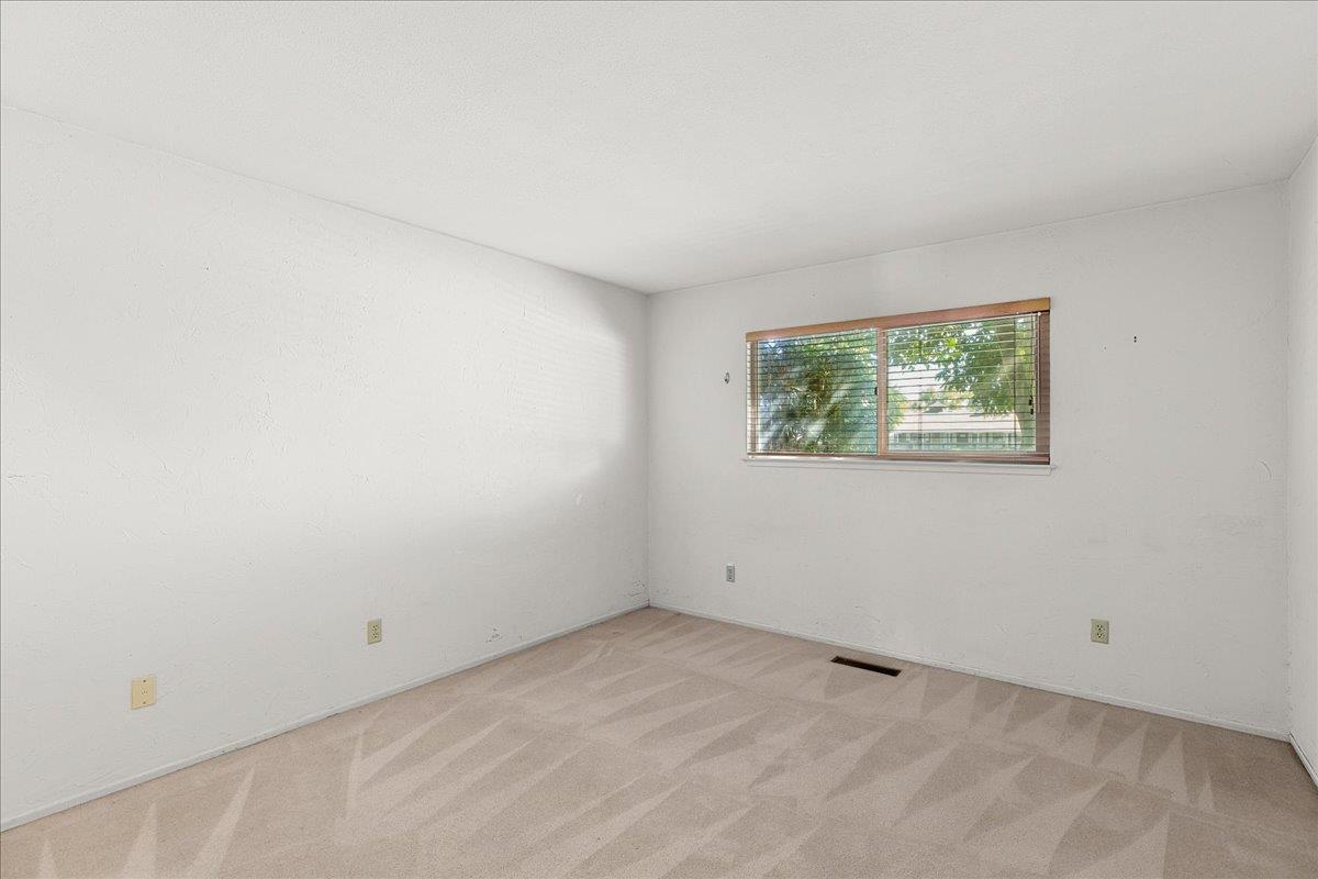 11501 Pioneer Ave, Oakdale, CA 95361