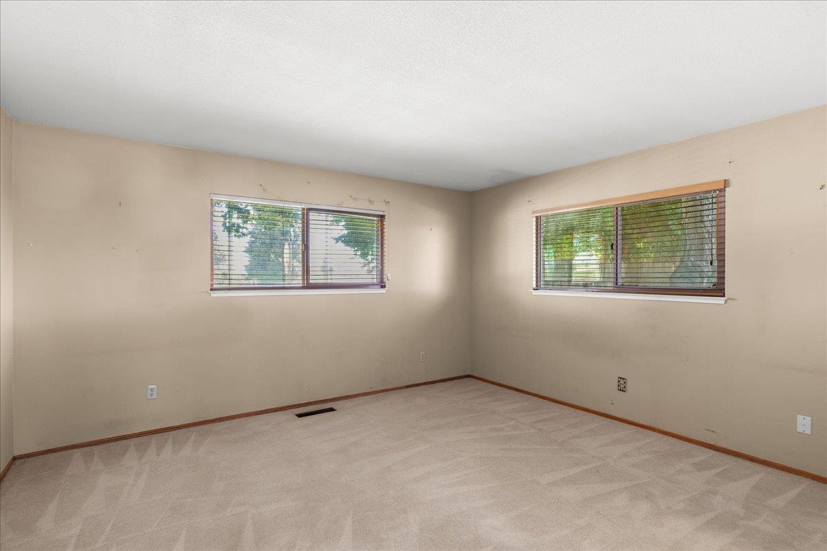 11501 Pioneer Ave, Oakdale, CA 95361
