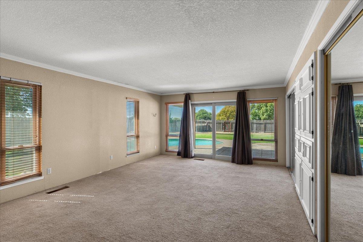 11501 Pioneer Ave, Oakdale, CA 95361